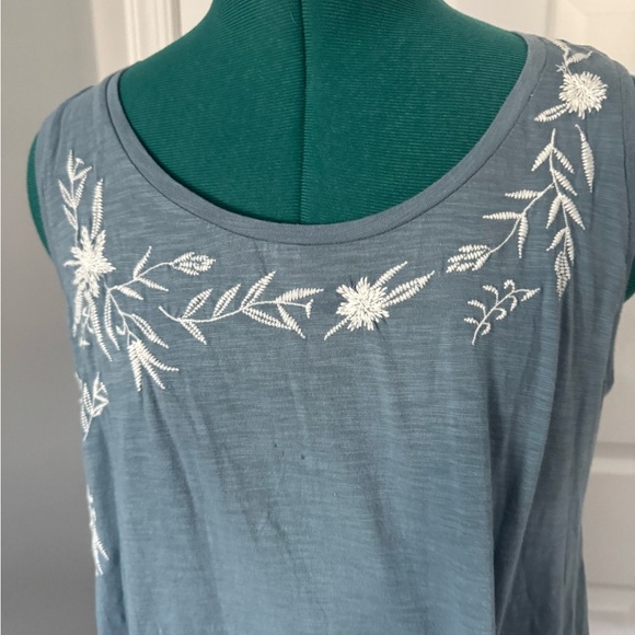 NWT LOFT M Cornflower Blue Embroidered Sleeveless Tank - Picture 2 of 7